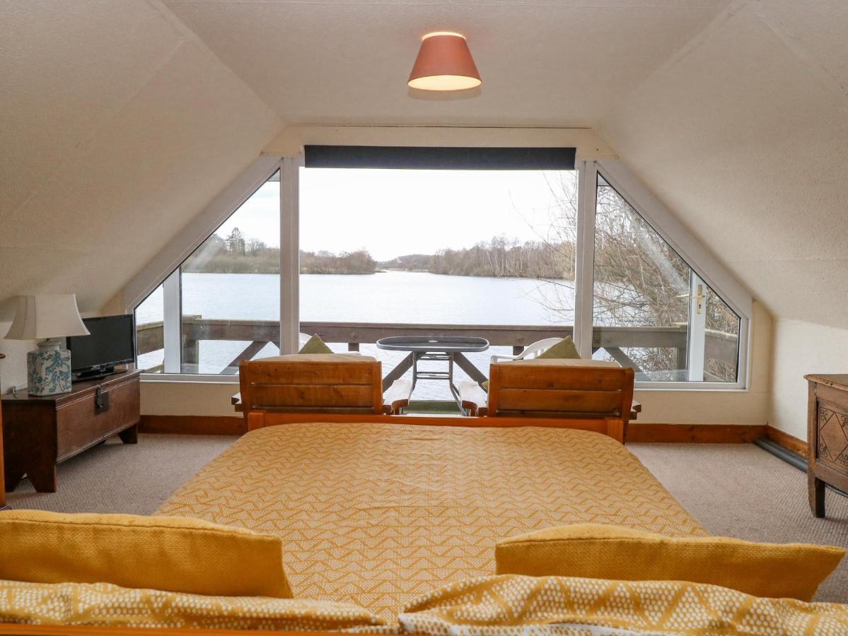 South WalshamCygnus Boathouse别墅 外观 照片