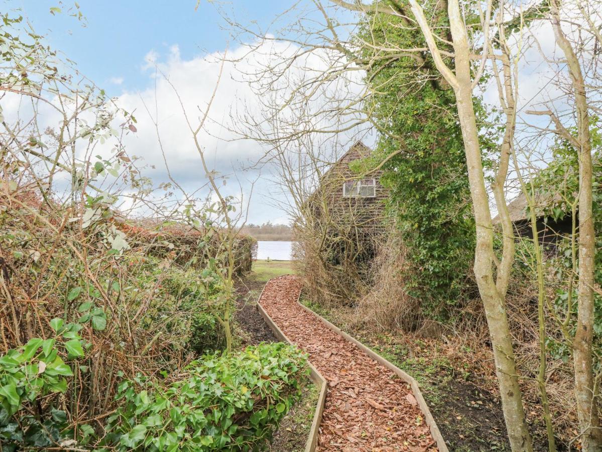 South WalshamCygnus Boathouse别墅 外观 照片