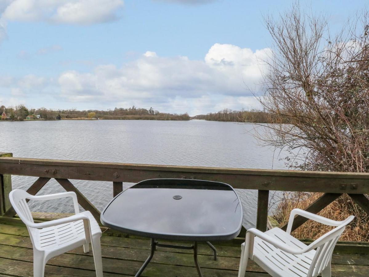 South WalshamCygnus Boathouse别墅 外观 照片