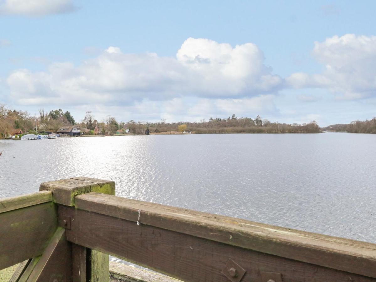 South WalshamCygnus Boathouse别墅 外观 照片